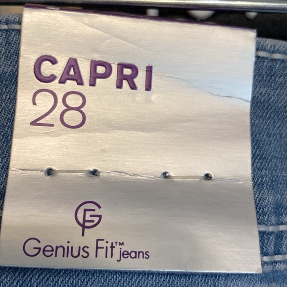 NWT Lane Bryant Capri Jeans w/zipper & button. Comfort Waist. 5 Pocket Style. - Picture 5 of 9